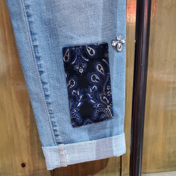 Chico's Blue So Slimming Girlfriend Slum Leg Ankle Jeans w Distressed Patchwork - Picture 4 of 14